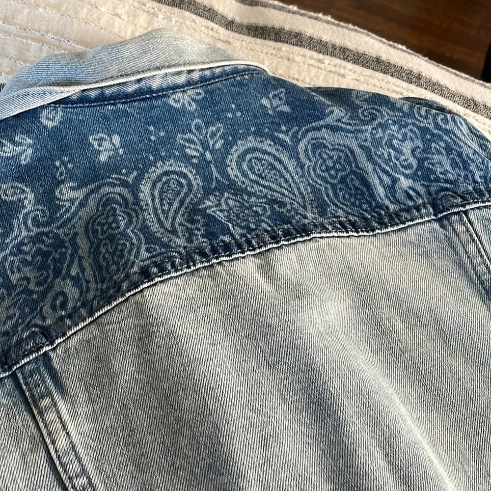 Gap Jean jacket - Picture 3 of 3